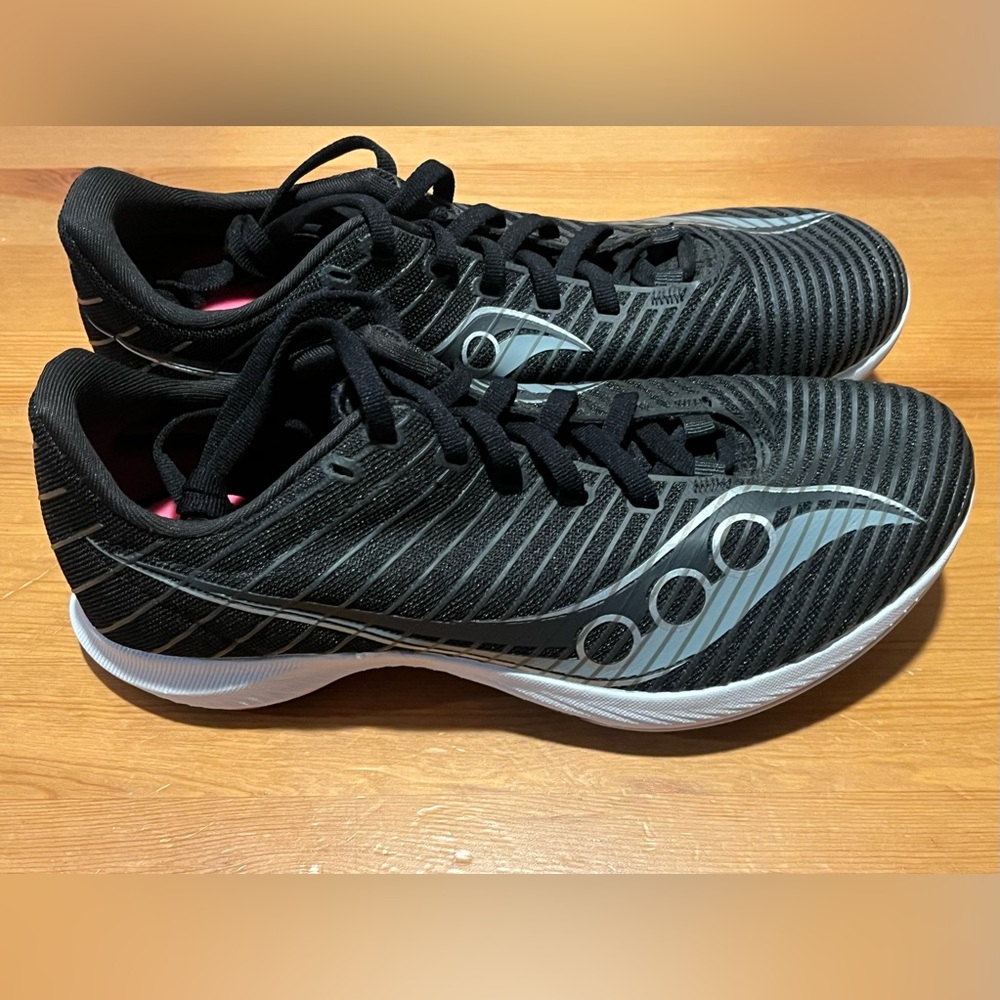 Saucony Velocity MP Mid-Dist/Dist Spikes, Black/Vizi, Women’s Sz 8, New/Unworn